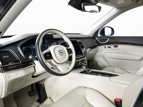 Used 2016 Volvo XC90 T6 Momentum image 12