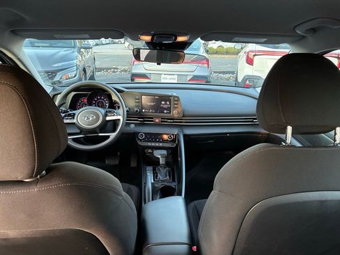 Used 2023 Hyundai Elantra SEL image 15