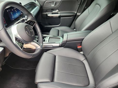 Used 2025 Mercedes-Benz GLB 250 image 6