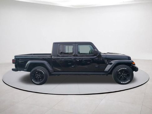 Used 2022 Jeep Gladiator Sport image 8