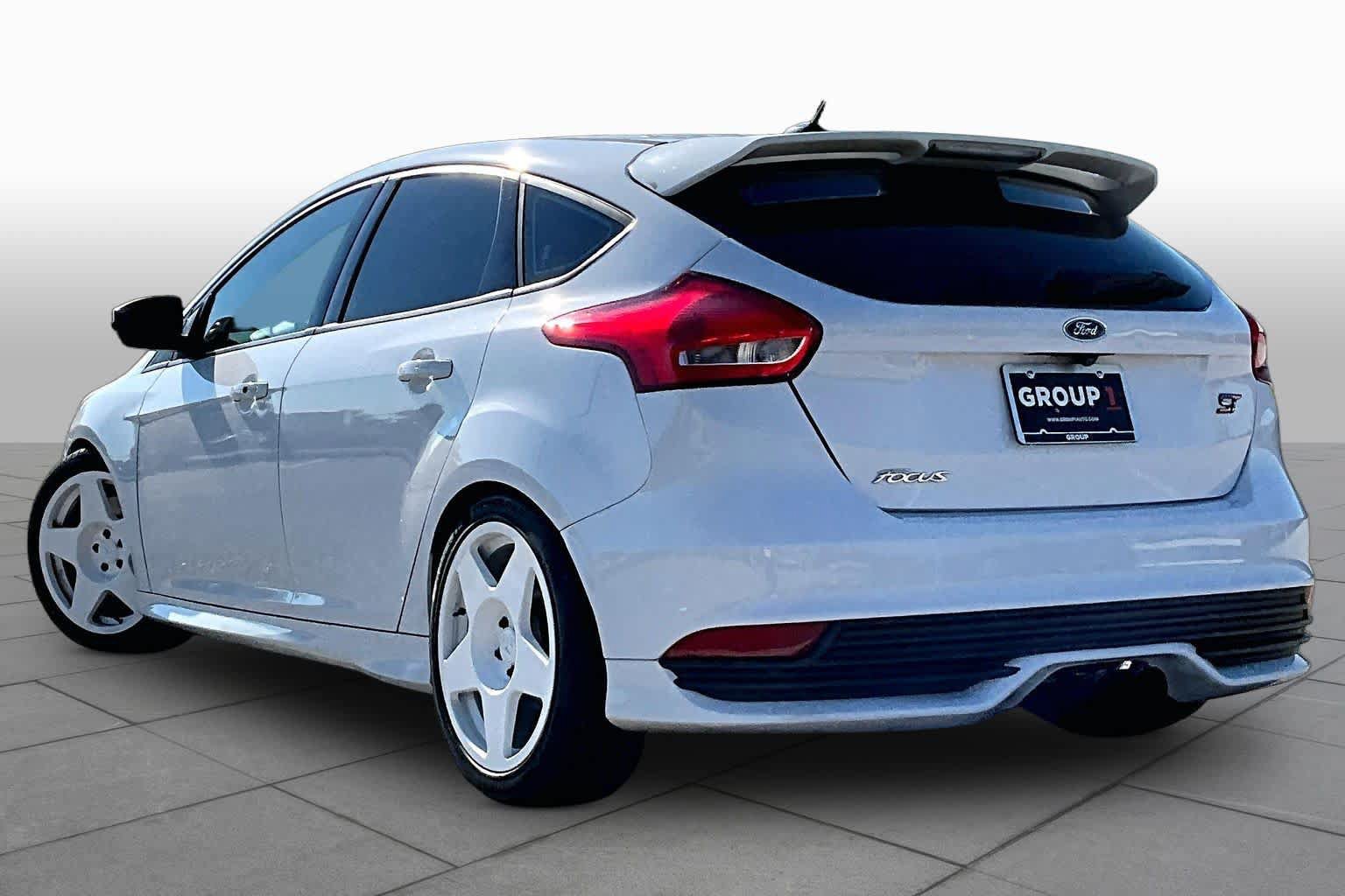 Used 2017 Ford Focus ST w/ Equipment Group 401A FWD image 12