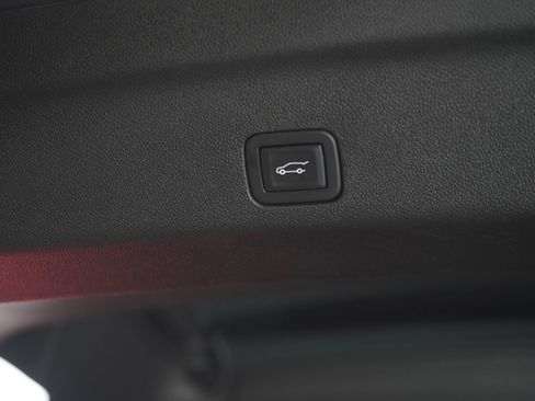 Used 2021 Cadillac Escalade ESV Sport Platinum image 10