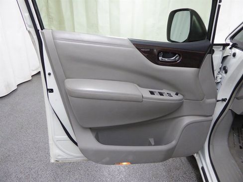 Used 2015 Nissan Quest S image 19