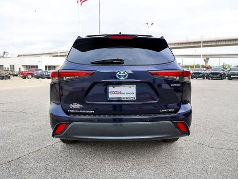 Used 2024 Toyota Highlander Limited FWD image 8