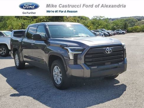 Used 2022 Toyota Tundra SR5 w/ SR5 Premium Package image 1