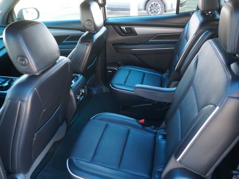 Used 2025 Buick Enclave Preferred AWD/4WD image 28