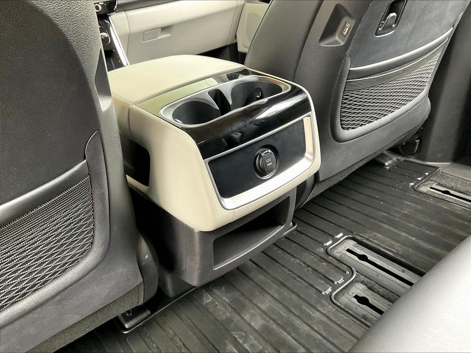 Used 2024 Kia Carnival EX FWD image 10