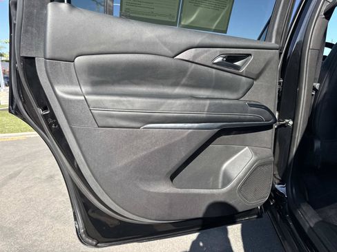 Used 2025 Chevrolet Traverse LT FWD image 26