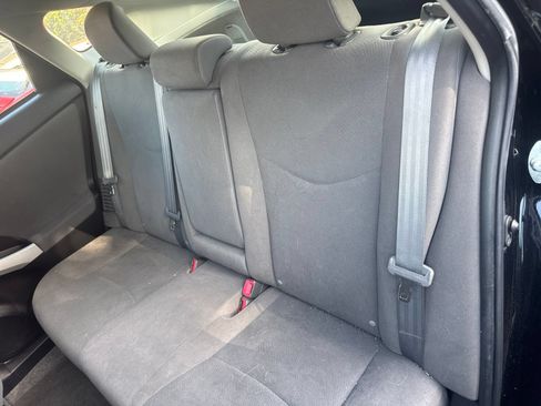 Used 2015 Toyota Prius Two w/ Preferred Accessory Package FWD image 2