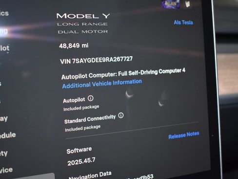 Used 2024 Tesla Model Y Long Range image 11