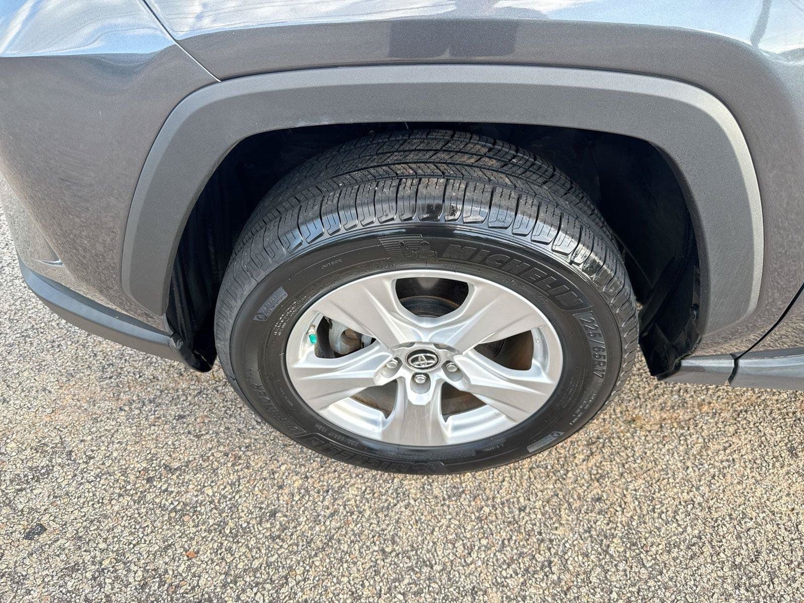 Used 2019 Toyota RAV4 XLE w/ Convenience Package FWD image 26
