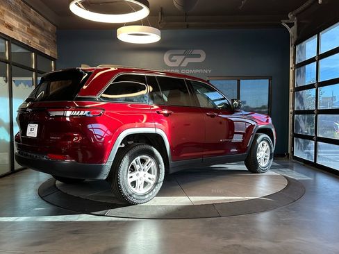 Used 2023 Jeep Grand Cherokee Laredo w/ Luxury Tech Group I AWD/4WD image 3