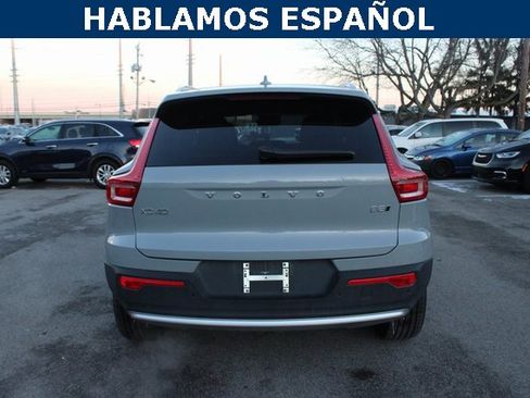 Used 2025 Volvo XC40 B5 Plus image 4