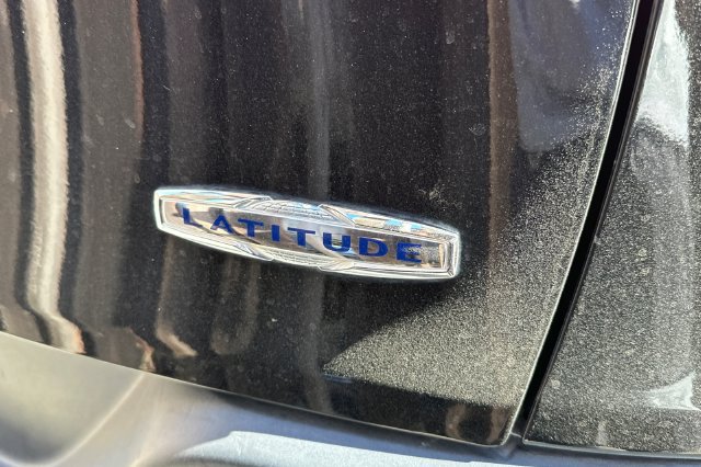 Used 2018 Jeep Cherokee Latitude Plus FWD image 8