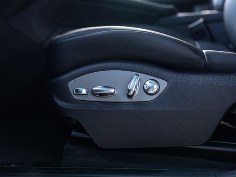 Certified 2026 Porsche Macan AWD/4WD image 41