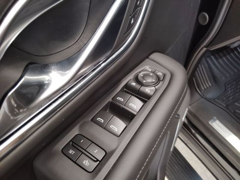 Used 2024 Chevrolet Tahoe LT w/ Luxury Package image 24