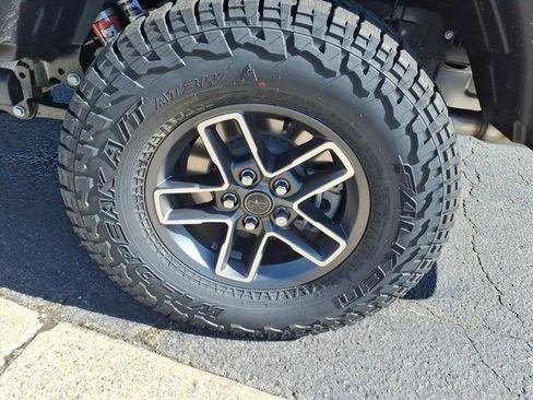 New 2025 Jeep Gladiator Mojave image 4