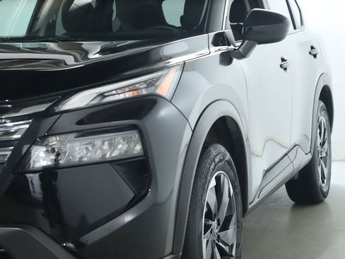 Certified 2025 Nissan Rogue SV image 5