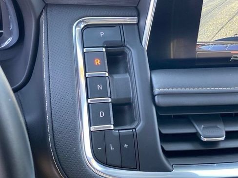 Certified 2024 GMC Yukon SLT AWD/4WD image 12