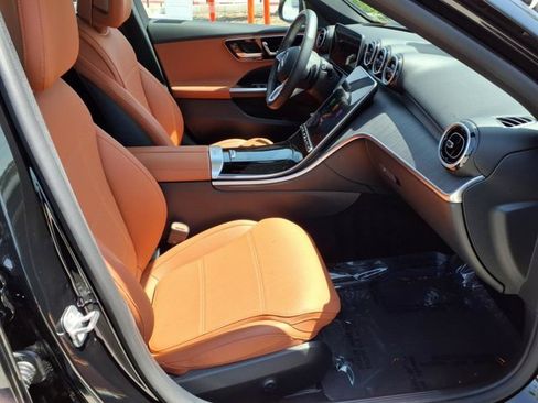 Used 2025 Mercedes-Benz C 300 4MATIC Sedan image 16
