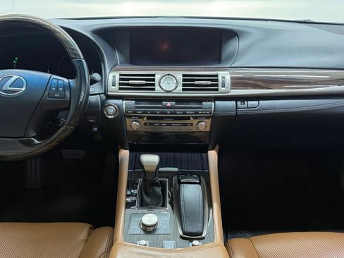 Used 2013 Lexus LS 460 w/ Comfort Pkg RWD image 9
