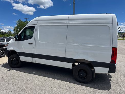 Used 2025 Mercedes-Benz Sprinter 2500 image 2