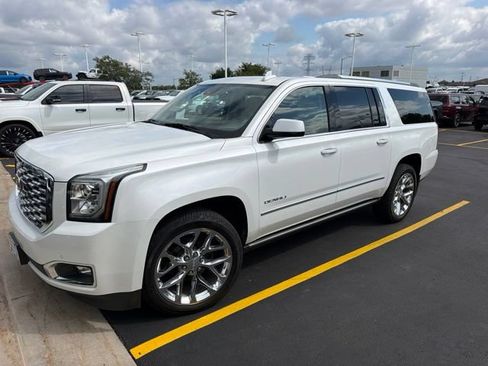 Used 2020 GMC Yukon XL Denali w/ Denali Ultimate Package AWD/4WD image 3