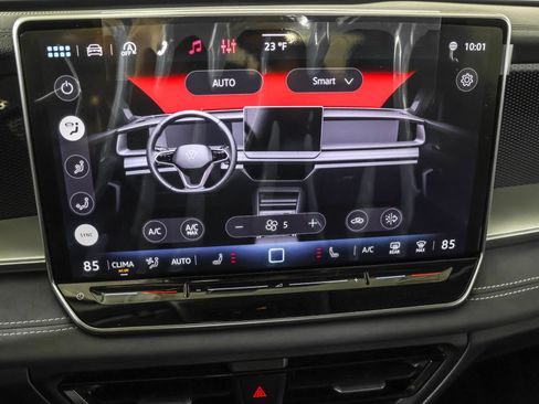 Used 2026 Volkswagen Tiguan SE w/ Panoramic Sunroof Package AWD/4WD image 29