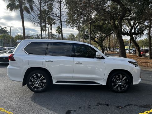 Used 2021 Lexus LX 570 4WD w/ 3rd Row & Luxury Pkg image 10