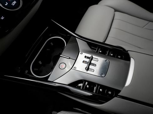 Used 2025 Ferrari Purosangue AWD/4WD image 29