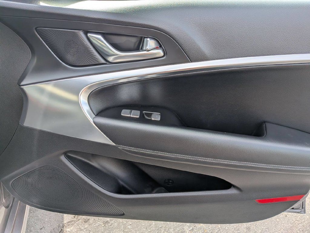 Used 2025 Genesis G70 2.5T RWD image 33