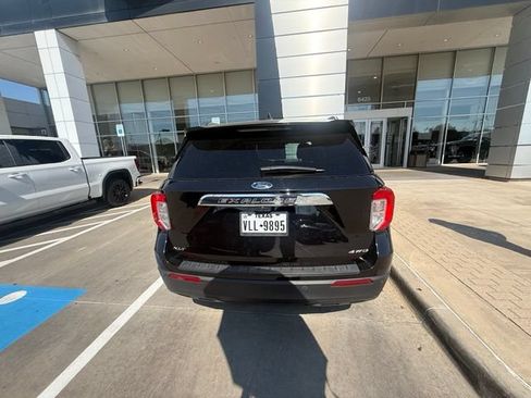 Used 2022 Ford Explorer XLT AWD/4WD image 3