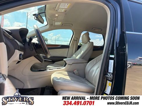 Used 2019 Lincoln MKC Select w/ Select Plus Package FWD image 13