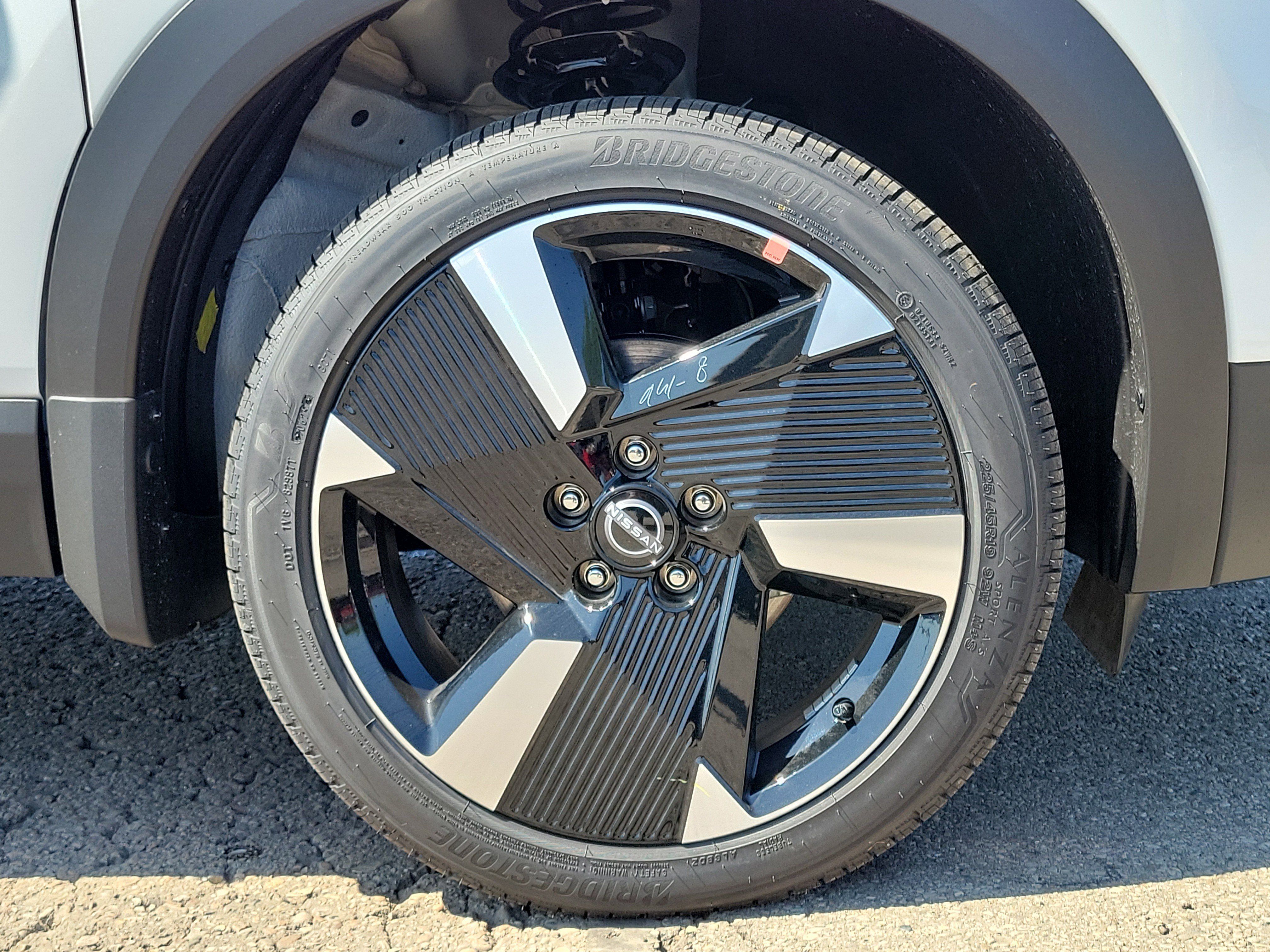 Used 2025 Nissan Kicks SR AWD/4WD image 5