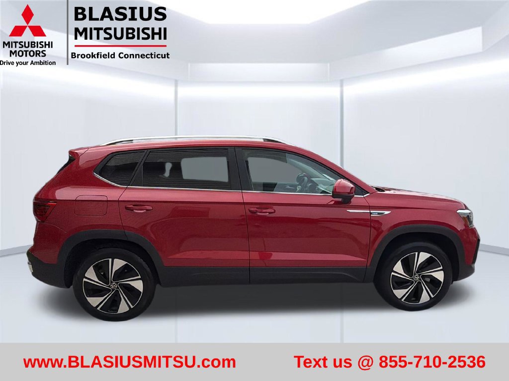 Used 2024 Volkswagen Taos SE w/ Panoramic Sunroof Package AWD/4WD image 7