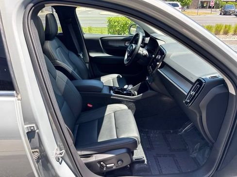 Certified 2025 Volvo XC40 B5 Plus AWD/4WD image 15