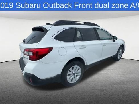 Used 2019 Subaru Outback 2.5i Premium image 9