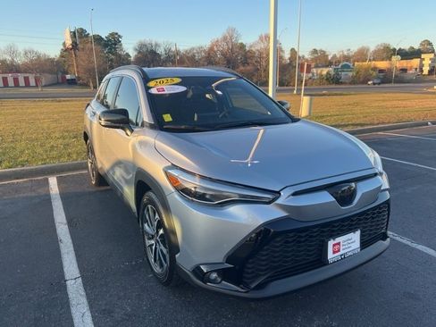 Used 2025 Toyota Corolla Cross AWD Hybrid image 1