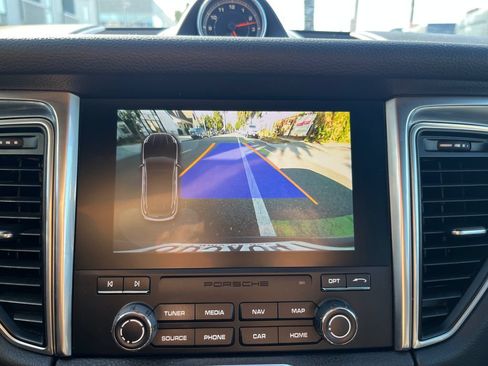 Used 2018 Porsche Macan AWD/4WD image 31