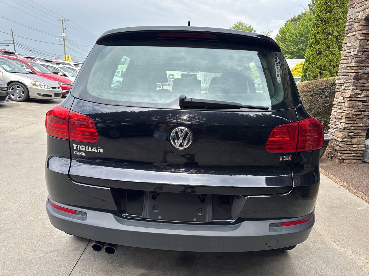 Used 2017 Volkswagen Tiguan S FWD image 4