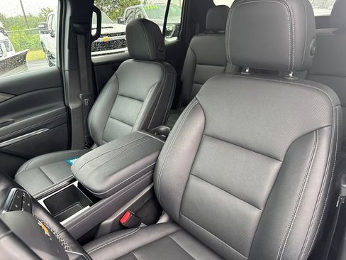 Used 2025 Chevrolet Traverse LT AWD/4WD image 19