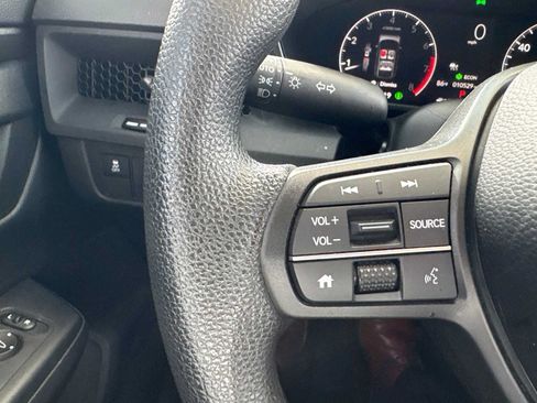 Used 2025 Honda CR-V LX image 7