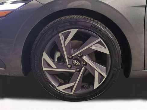 Used 2025 Hyundai Elantra Sport FWD image 11