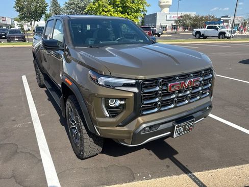 Used 2024 GMC Canyon AT4 w/ AT4 Premium Package AWD/4WD image 3