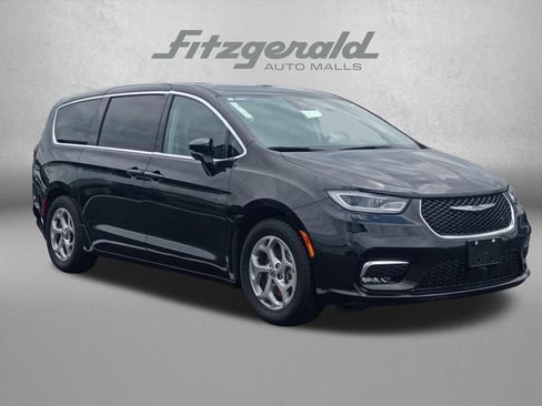 Used 2024 Chrysler Pacifica Limited FWD image 1