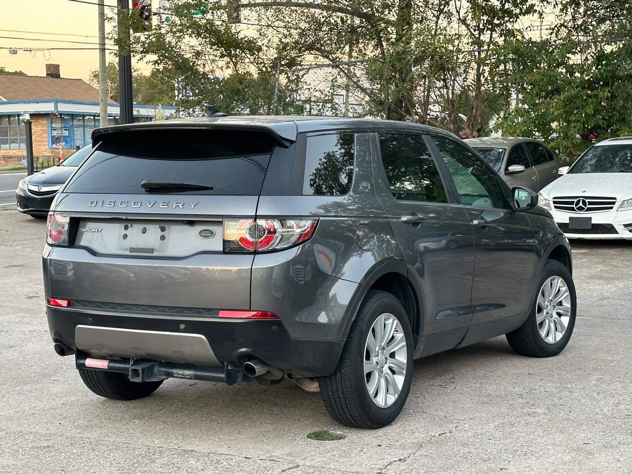 Used 2016 Land Rover Discovery Sport SE AWD/4WD image 4