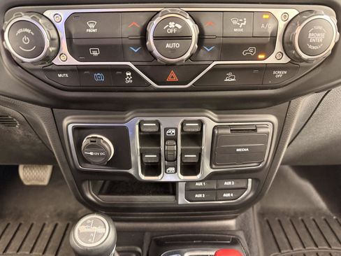 Used 2021 Jeep Wrangler Unlimited Sahara AWD/4WD image 35