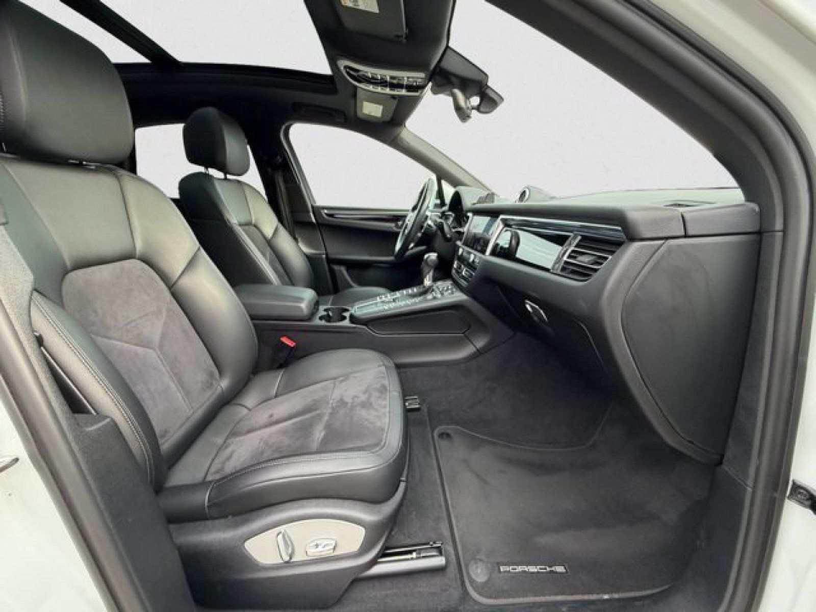 Used 2021 Porsche Macan AWD/4WD image 20