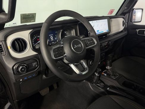 Used 2025 Jeep Wrangler Unlimited Sahara AWD/4WD image 22