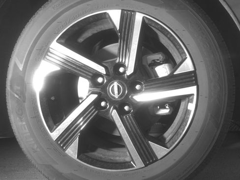 Used 2025 Nissan Sentra SV FWD image 13